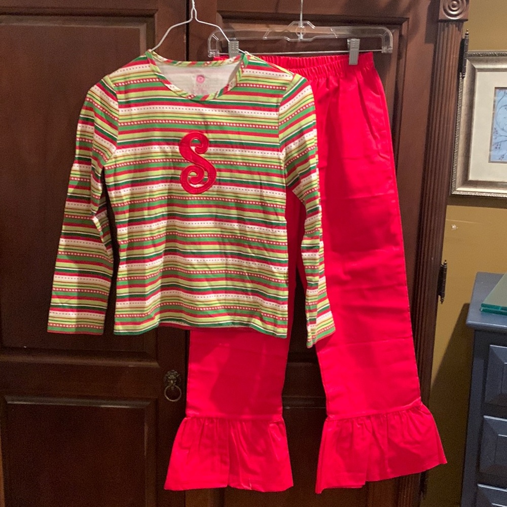 Christmas outfit Girls 10-12 smockadot kids q& monogram “S” top